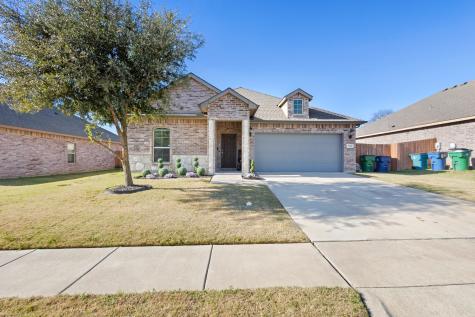 1548 Woodlake Drive Waxahachie TX 75165