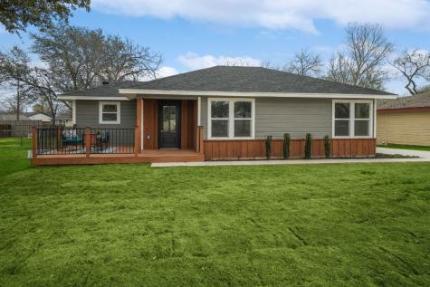 621 W Nash Street Grapevine TX 76051
