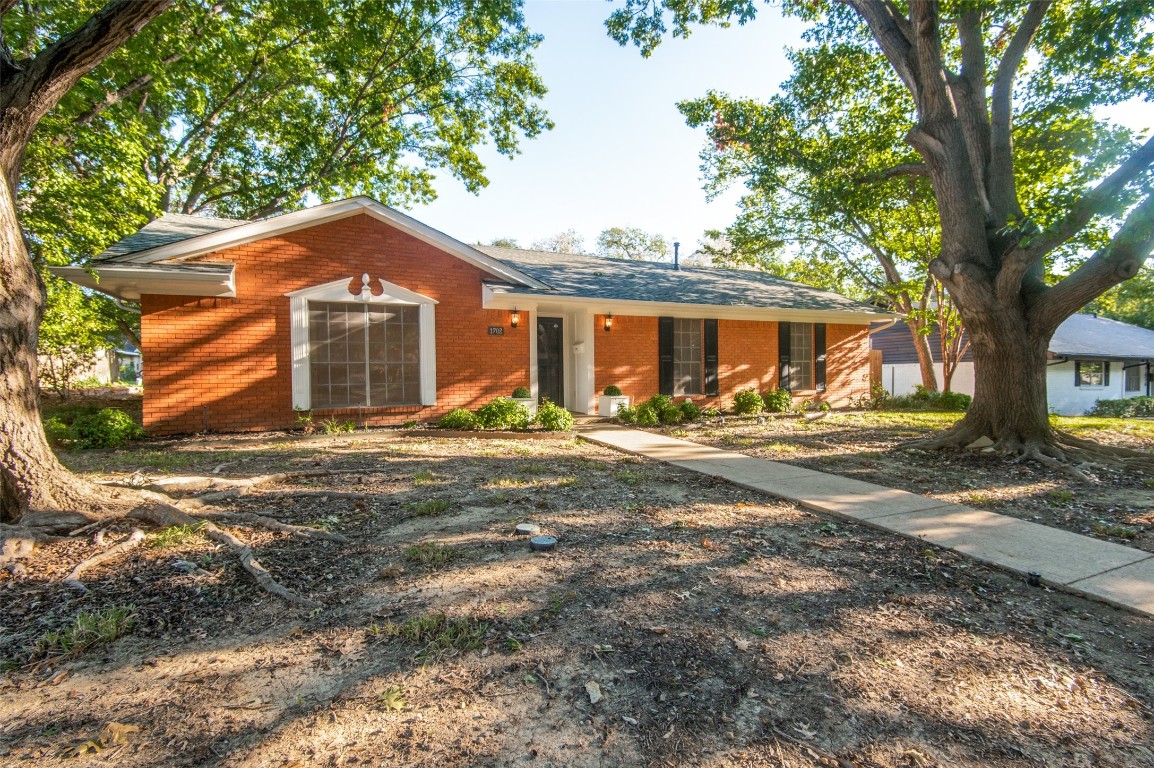 1702 Capetown Drive Grand Prairie TX 75050