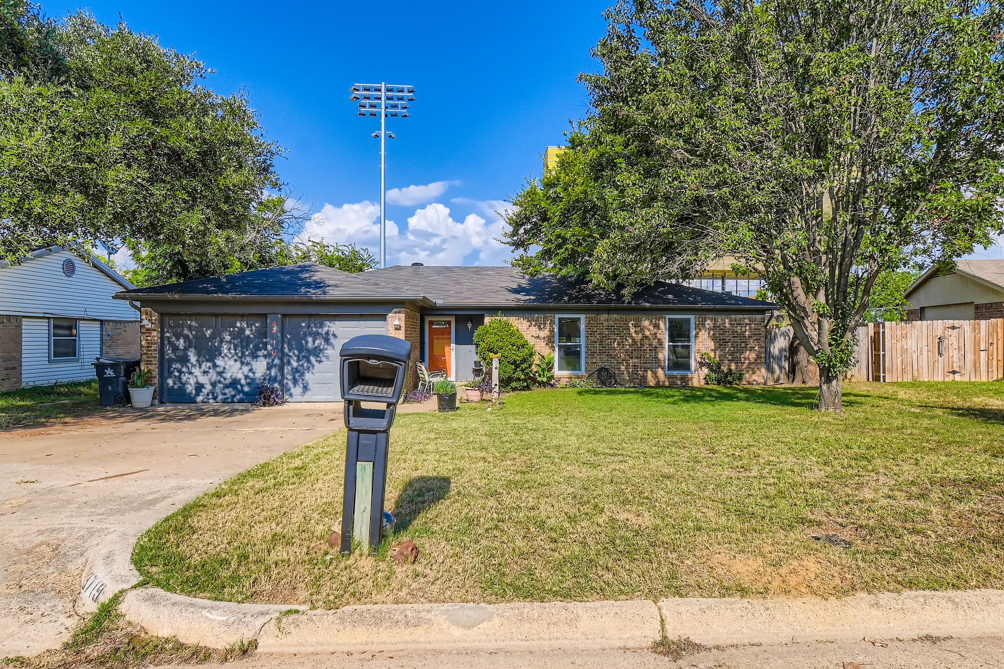 3719 French Wood Drive Arlington TX 76016