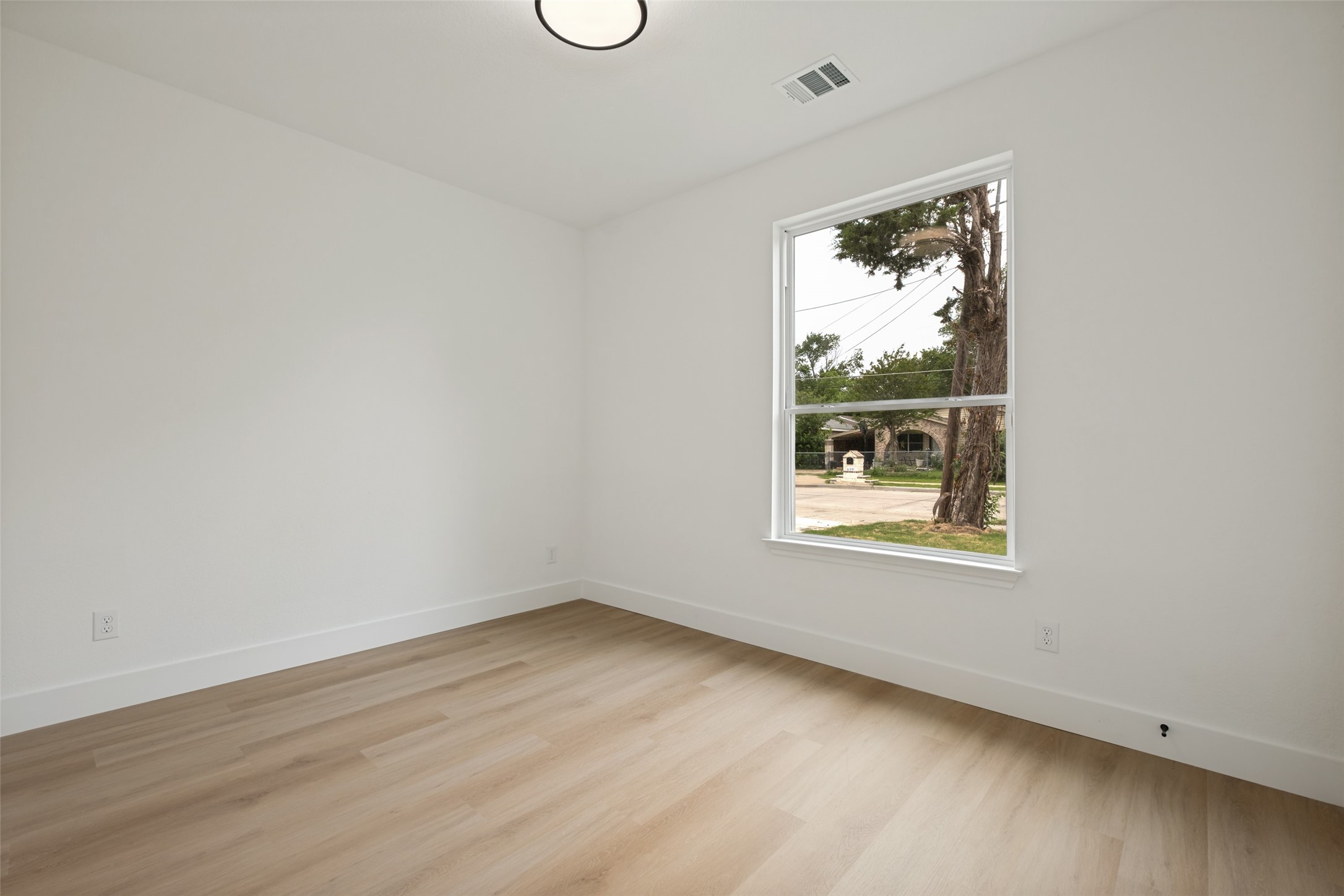 642 Bethpage Avenue Dallas TX 75217