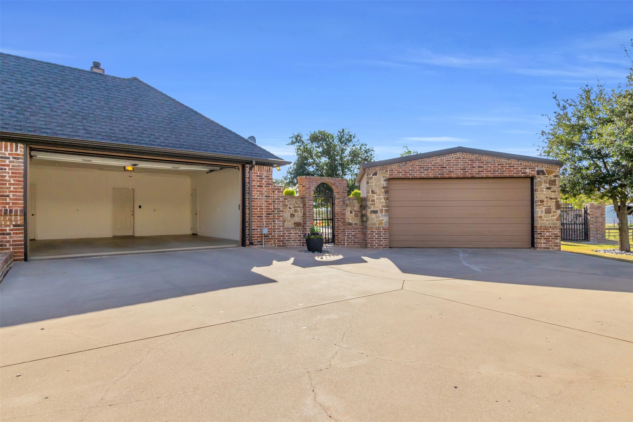 2200 Twin Creeks Court Pilot Point TX 76258