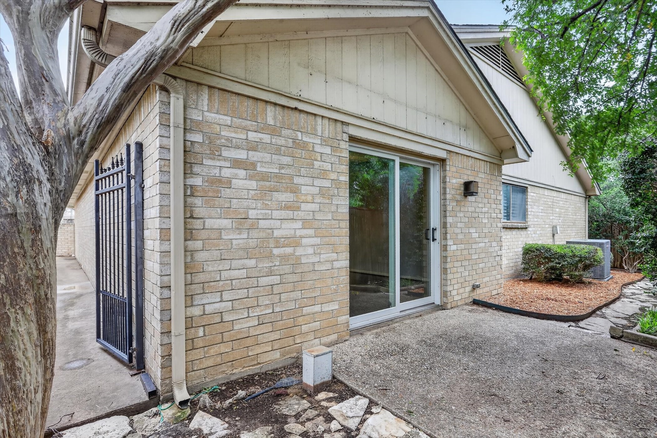 4083 Hidden View Circle Fort Worth TX 76109
