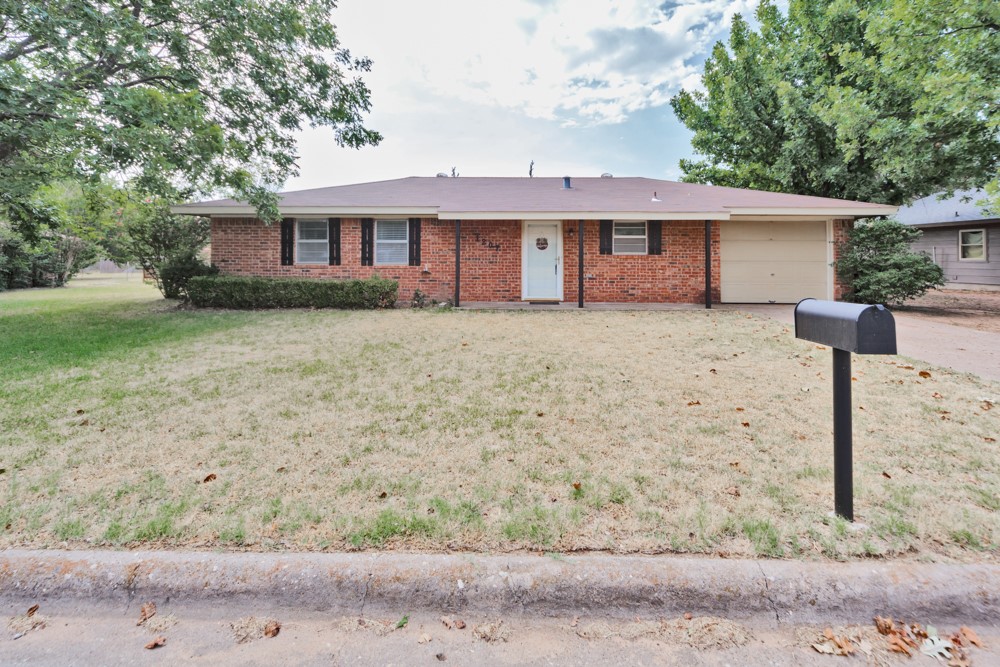 1207 Hidalgo Street Bowie TX 76230