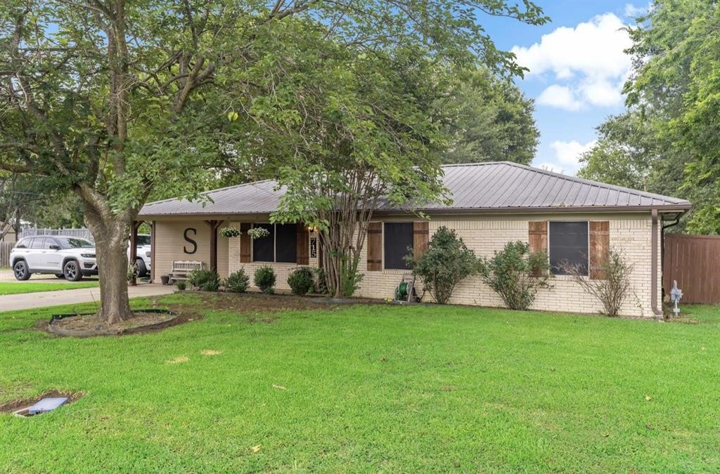 715 Margaret Street Blossom TX 75416