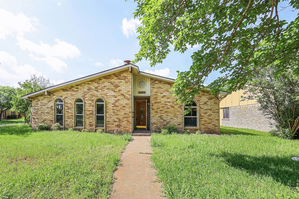 2122 Montana Trail Grand Prairie TX 75052
