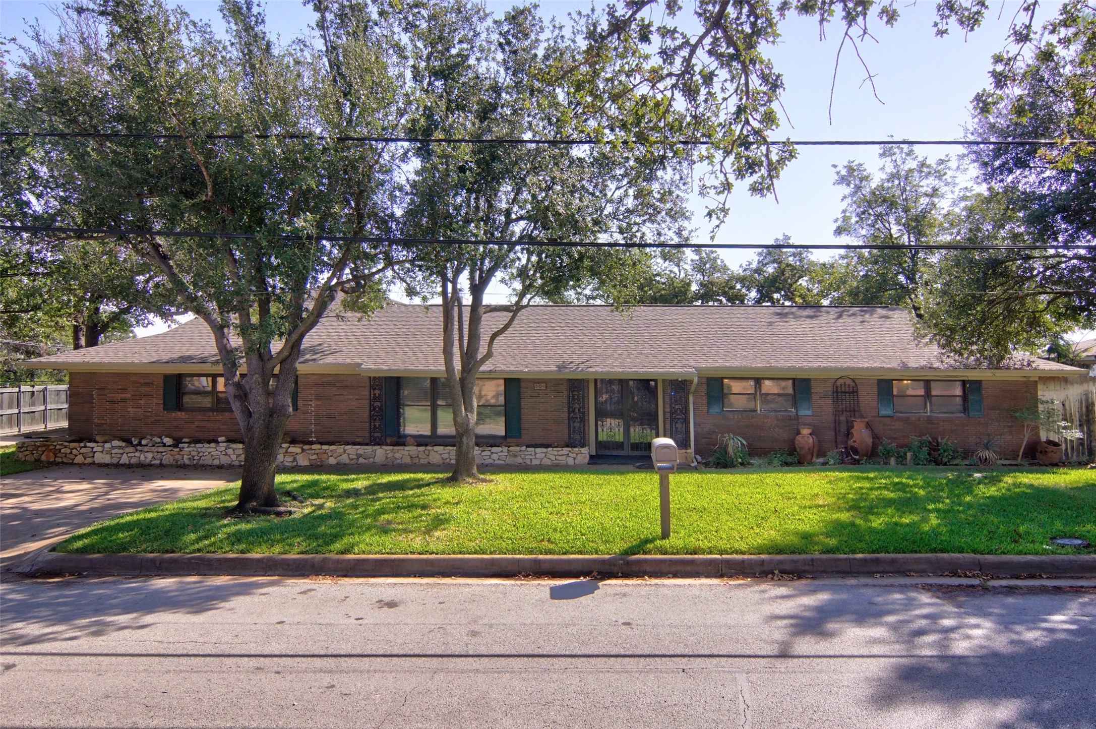 904 7th Avenue NW Mineral Wells TX 76067