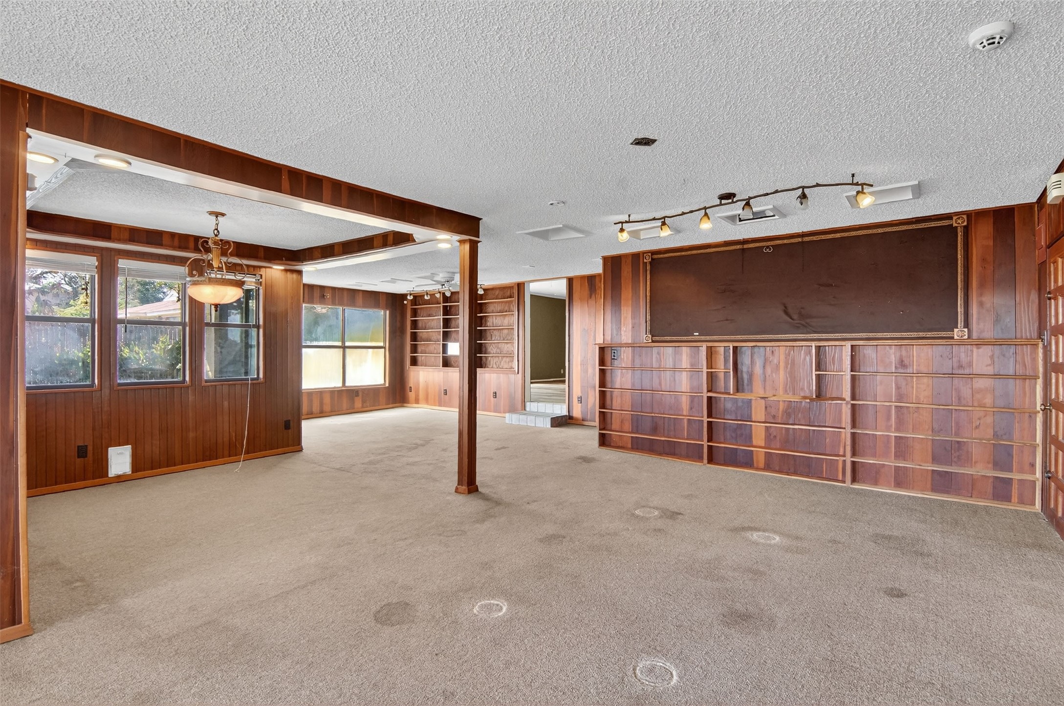 904 7th Avenue NW Mineral Wells TX 76067
