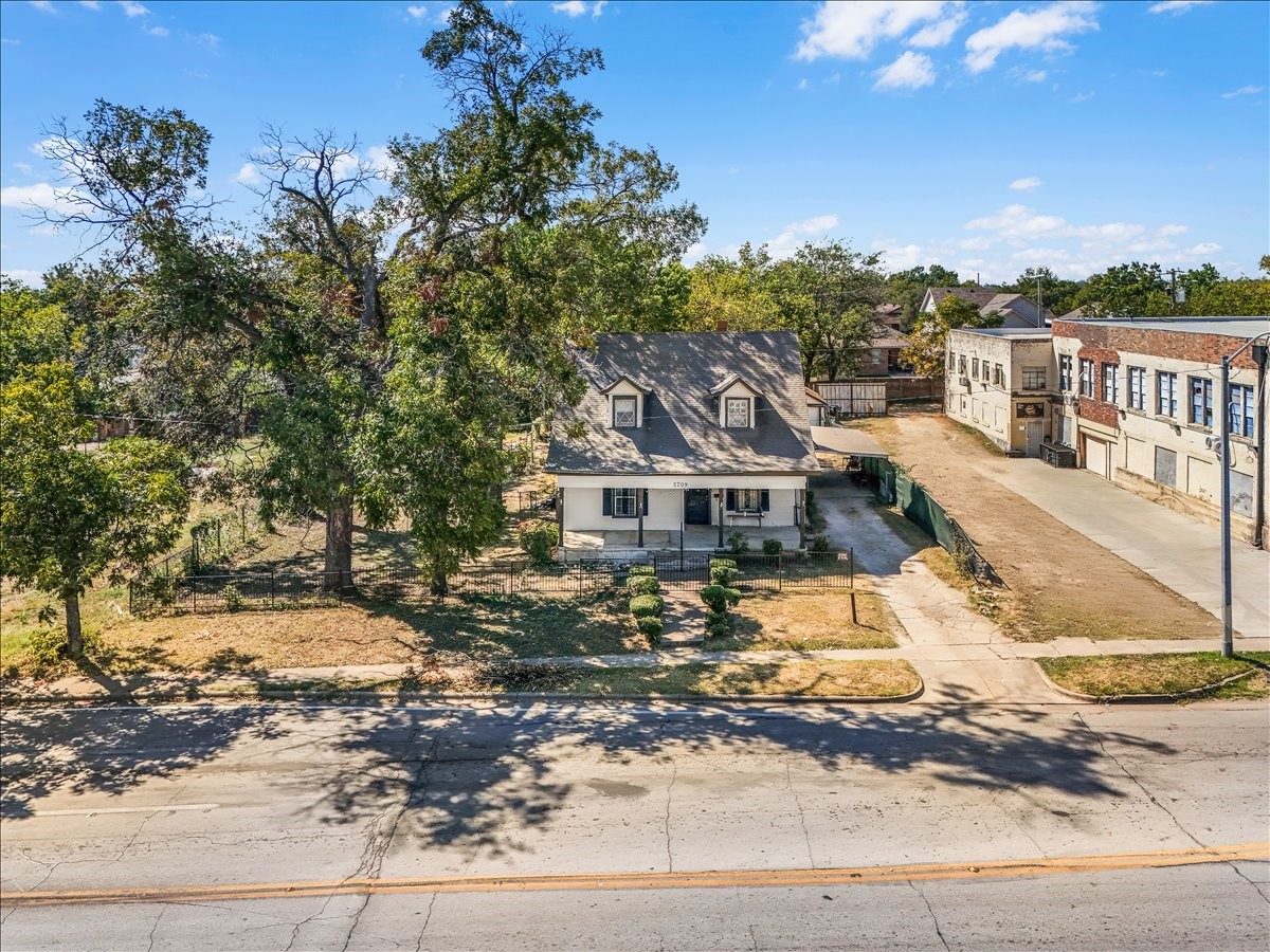2709 Azle Avenue Fort Worth TX 76106