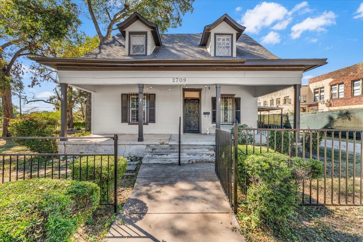 2709 Azle Avenue Fort Worth TX 76106