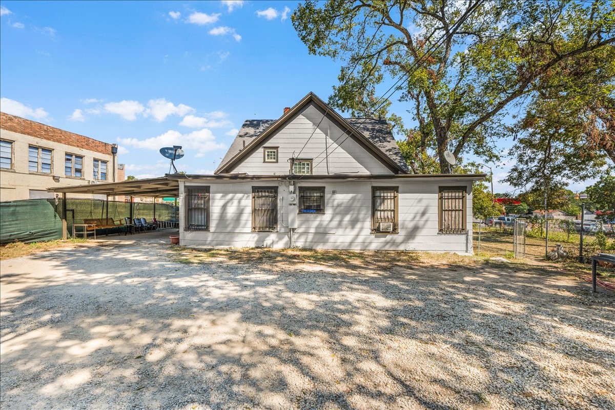 2709 Azle Avenue Fort Worth TX 76106