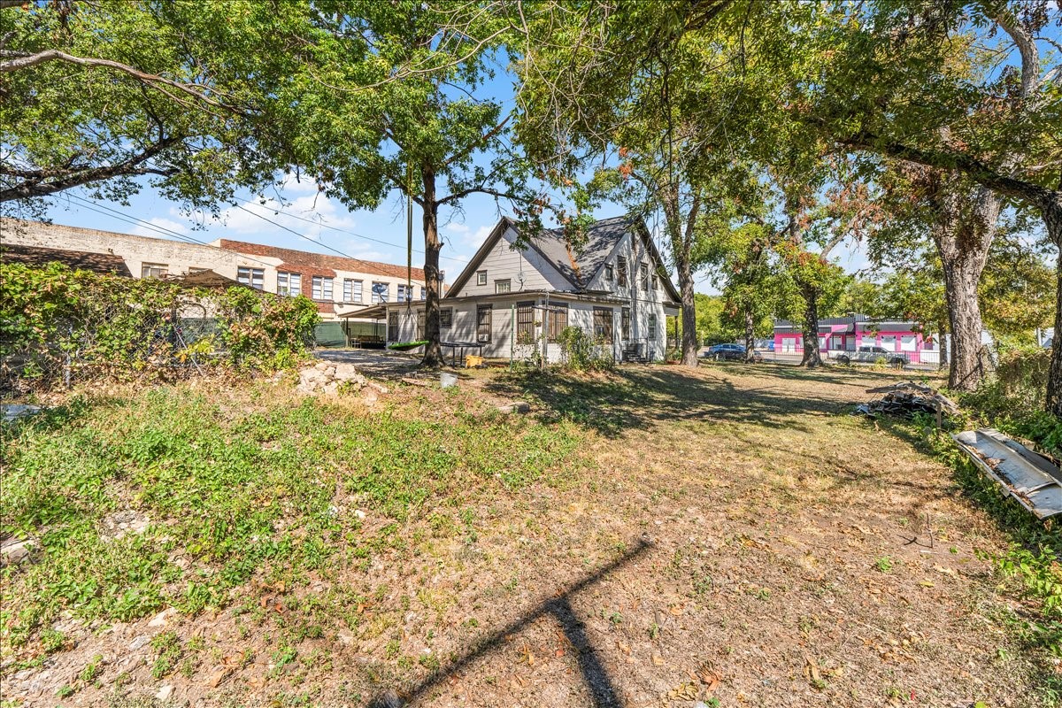 2709 Azle Avenue Fort Worth TX 76106