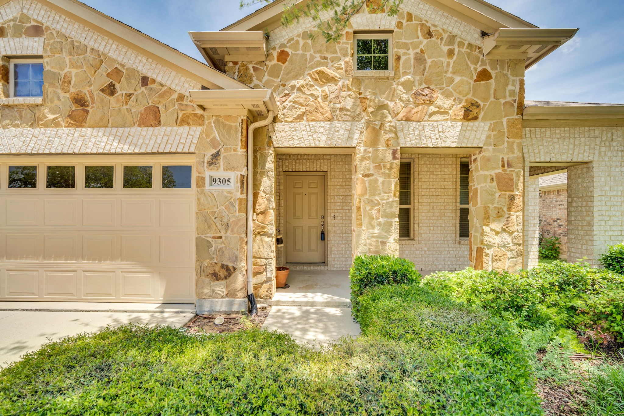 9305 Water Oak Court Arlington TX 76002