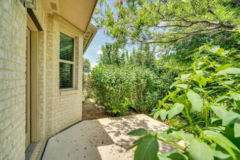 9305 Water Oak Court Arlington TX 76002