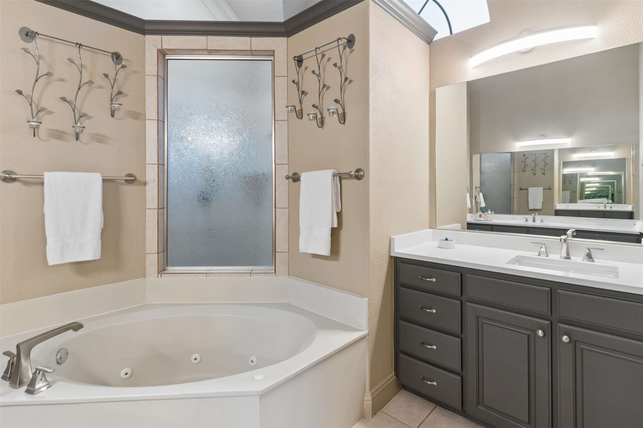 2014 Stone Canyon Court Arlington TX 76012