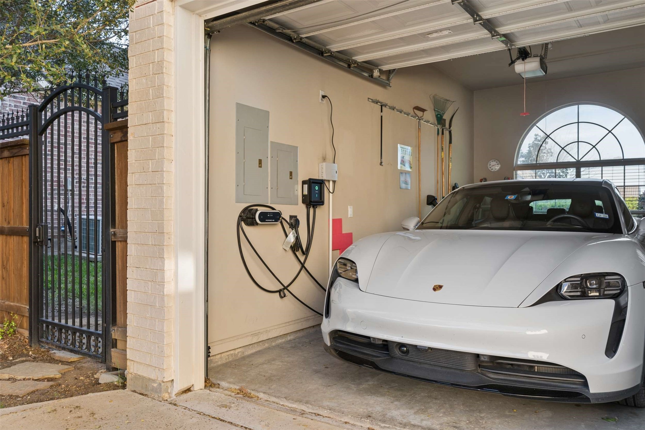 2014 Stone Canyon Court Arlington TX 76012