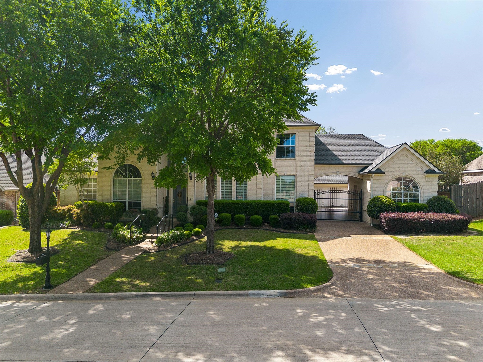 2014 Stone Canyon Court Arlington TX 76012