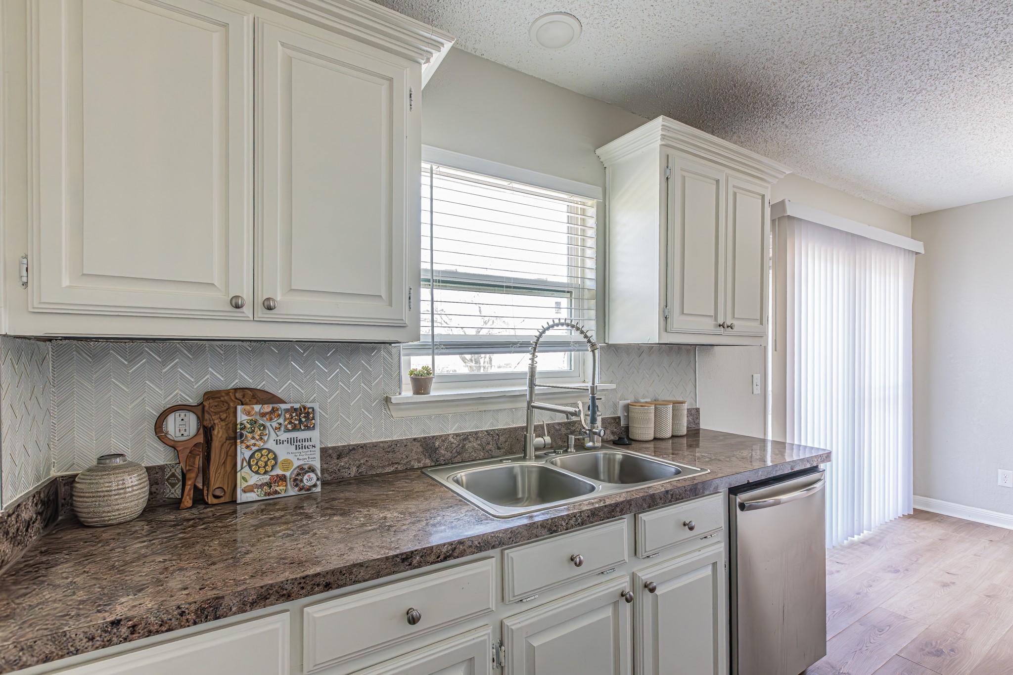 131 Sierra Court Glenn Heights TX 75154