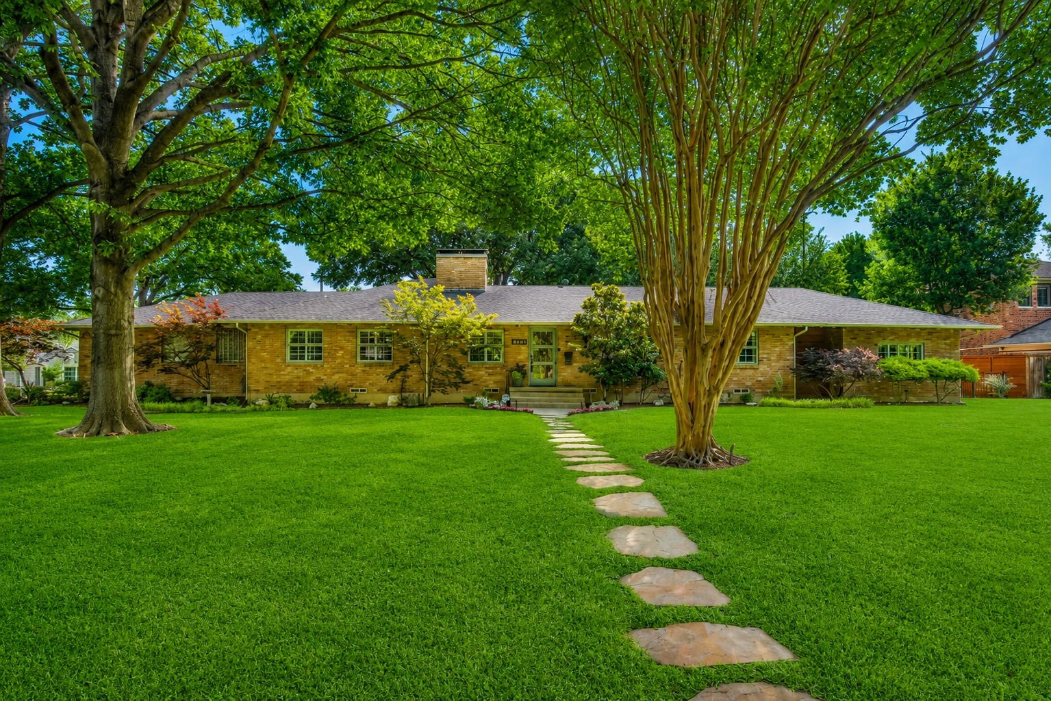 1402 Verano Drive Dallas TX 75218