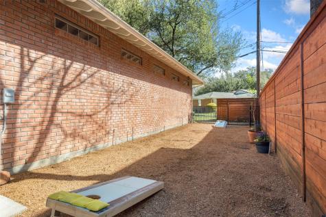 1402 Verano Drive Dallas TX 75218