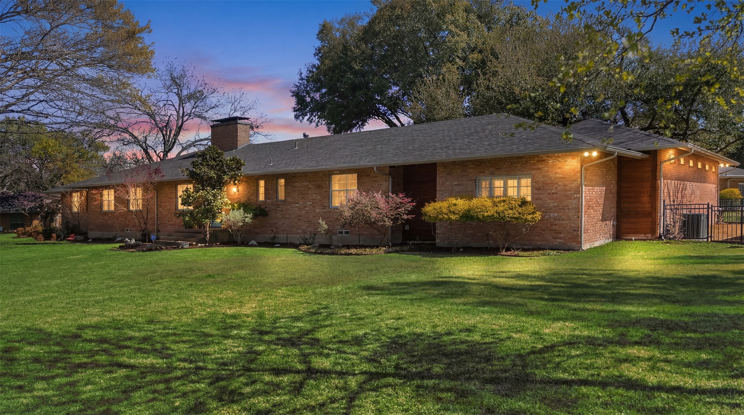 1402 Verano Drive Dallas TX 75218