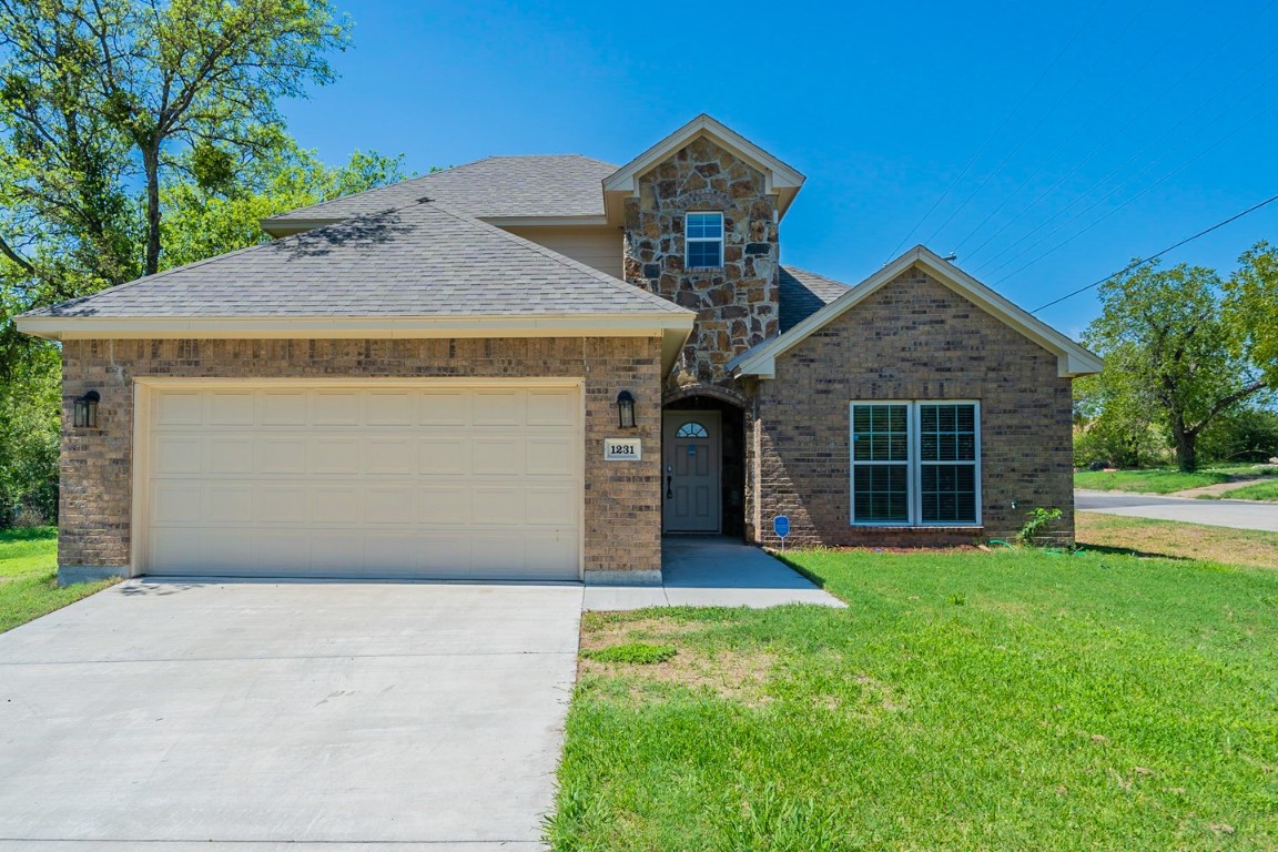1231 Cambridge Street River Oaks TX 76114