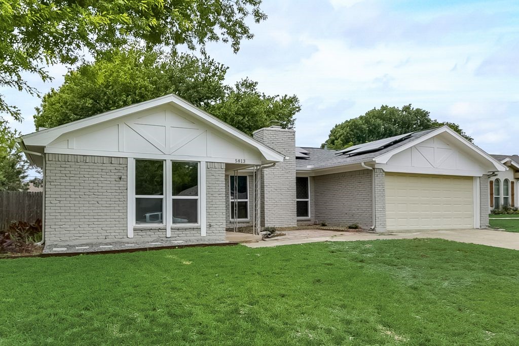 5813 Crestwood Circle W North Richland Hills TX 76180