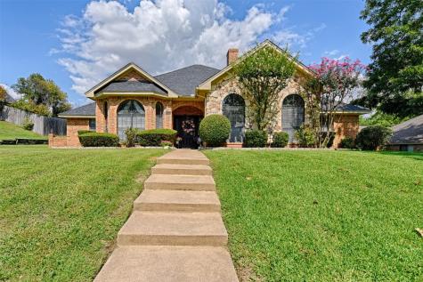 1112 Laon Lane Desoto TX 75115