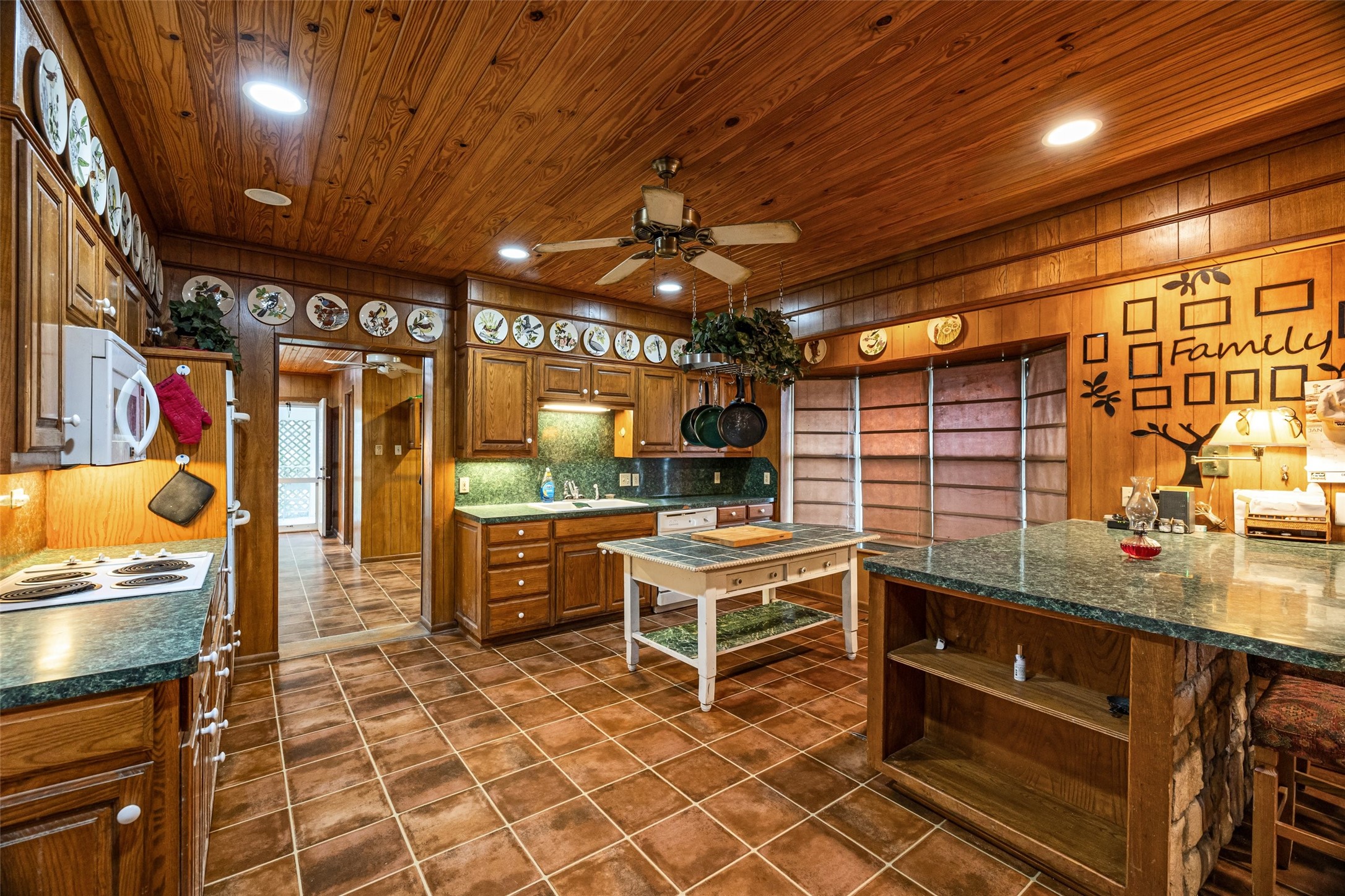 201 N 1st Street Cranfills Gap TX 76637