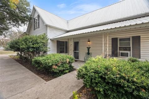 201 N 1st Street Cranfills Gap TX 76637