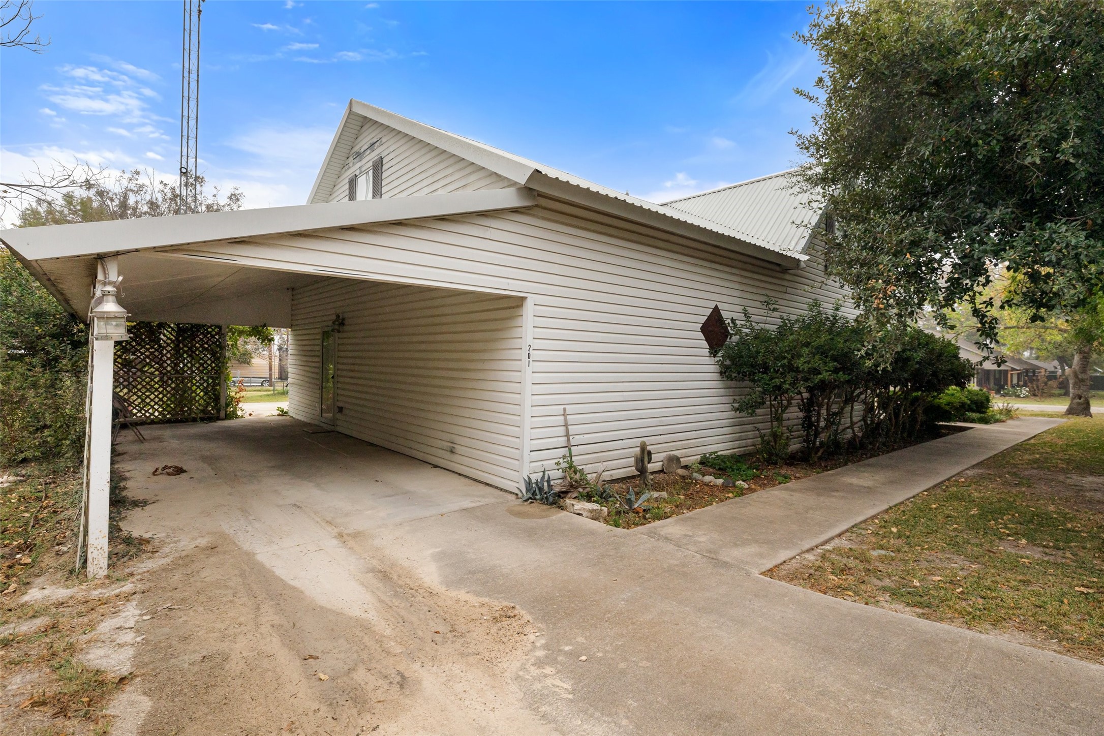 201 N 1st Street Cranfills Gap TX 76637