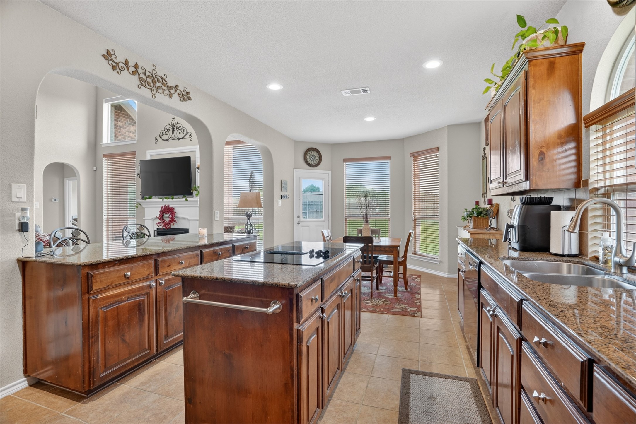 17 Tallwood Lane Edgecliff Village TX 76134