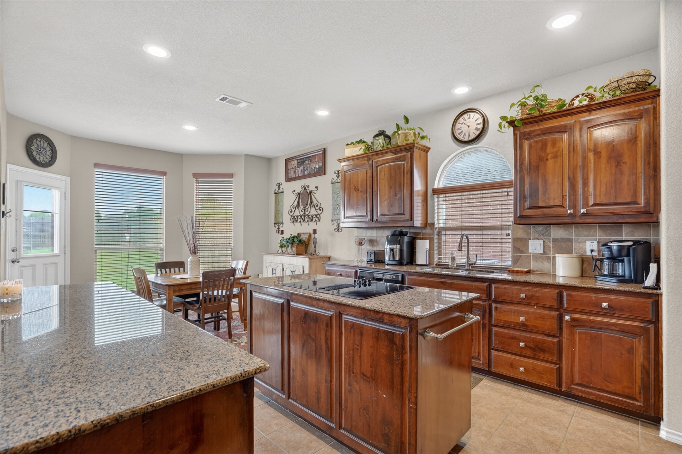17 Tallwood Lane Edgecliff Village TX 76134