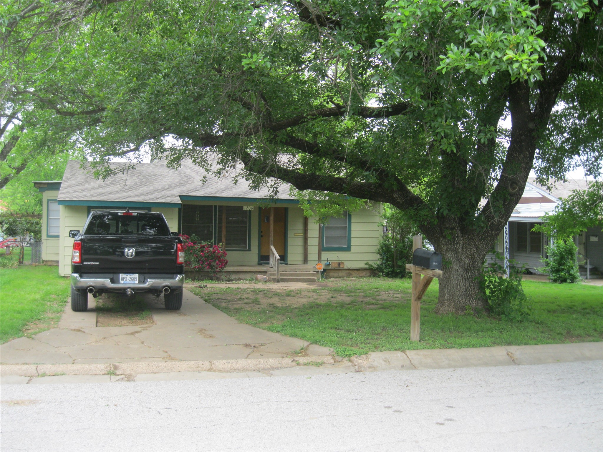 1206 W Dyer Street Breckenridge TX 76424