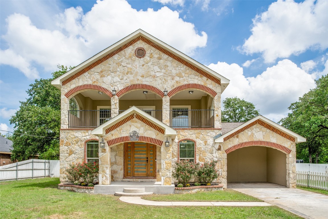 1040 Robinhood Boulevard Mesquite TX 75149