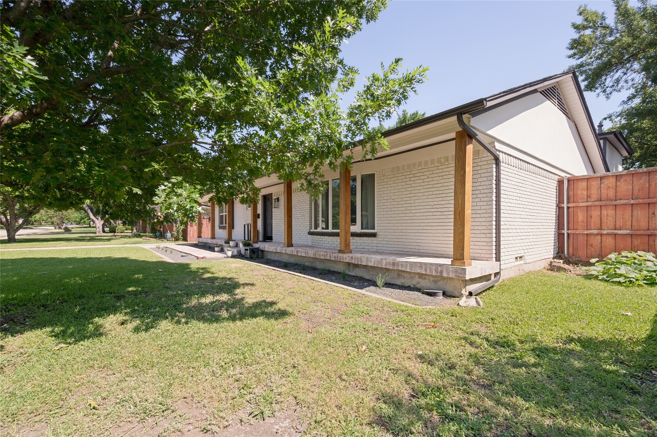 3518 Townsend Drive Dallas TX 75229