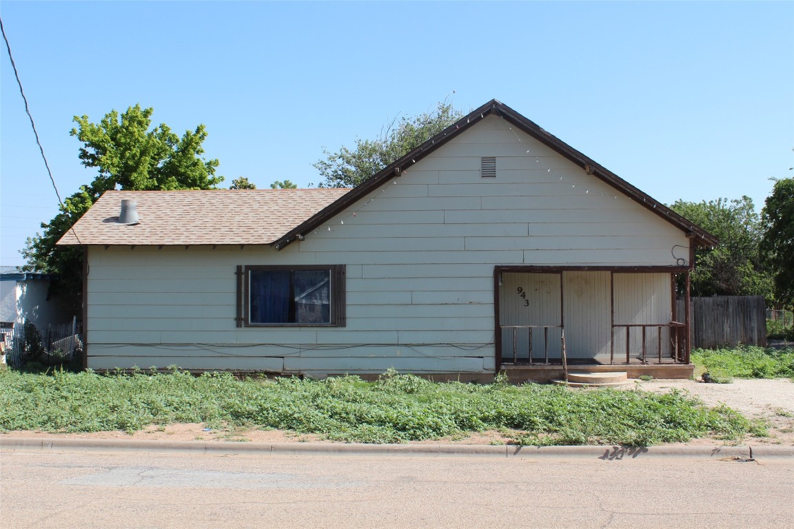 943 W Cisco Street Munday TX 76371