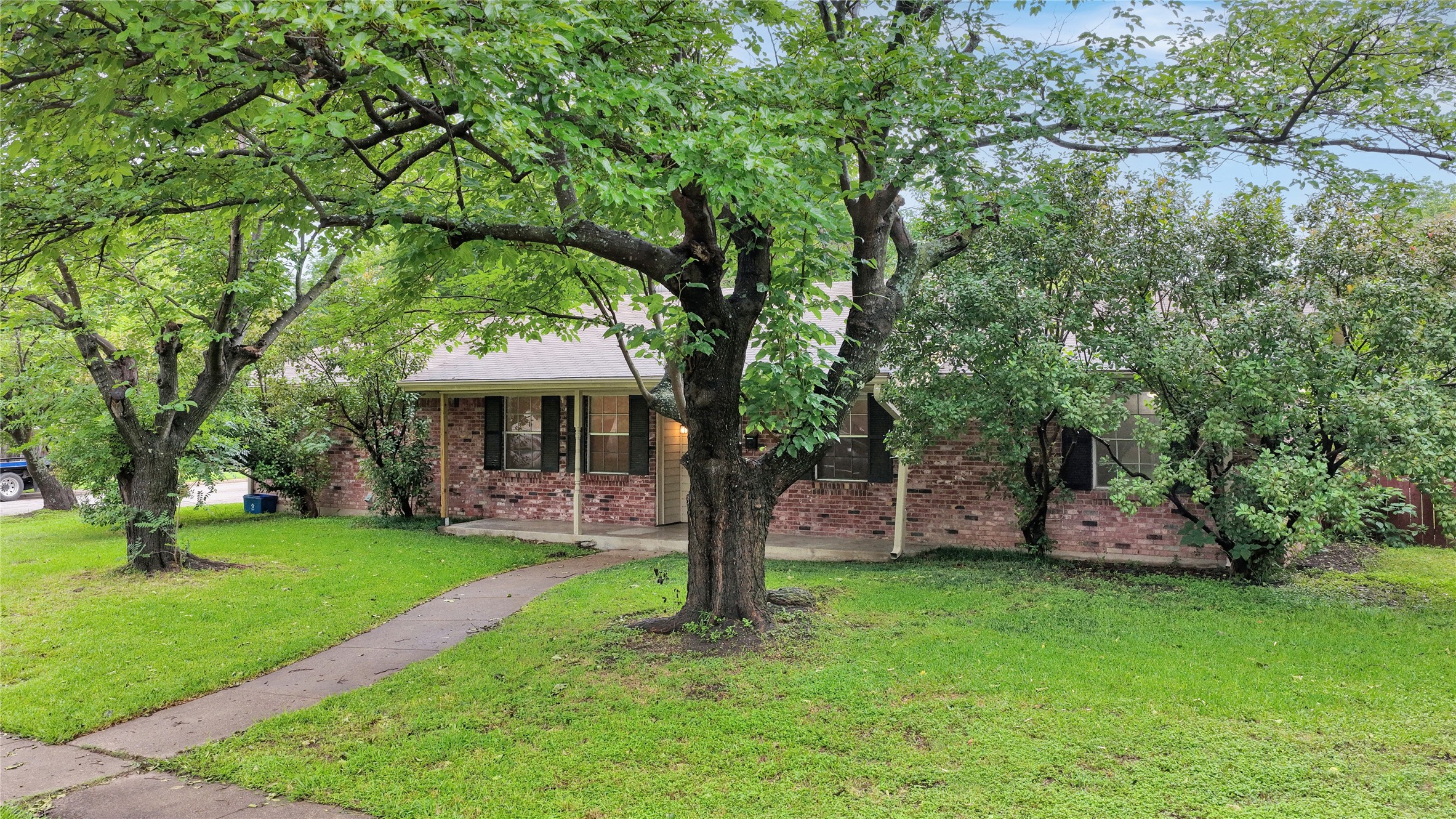 415 E Mona Avenue Duncanville TX 75137