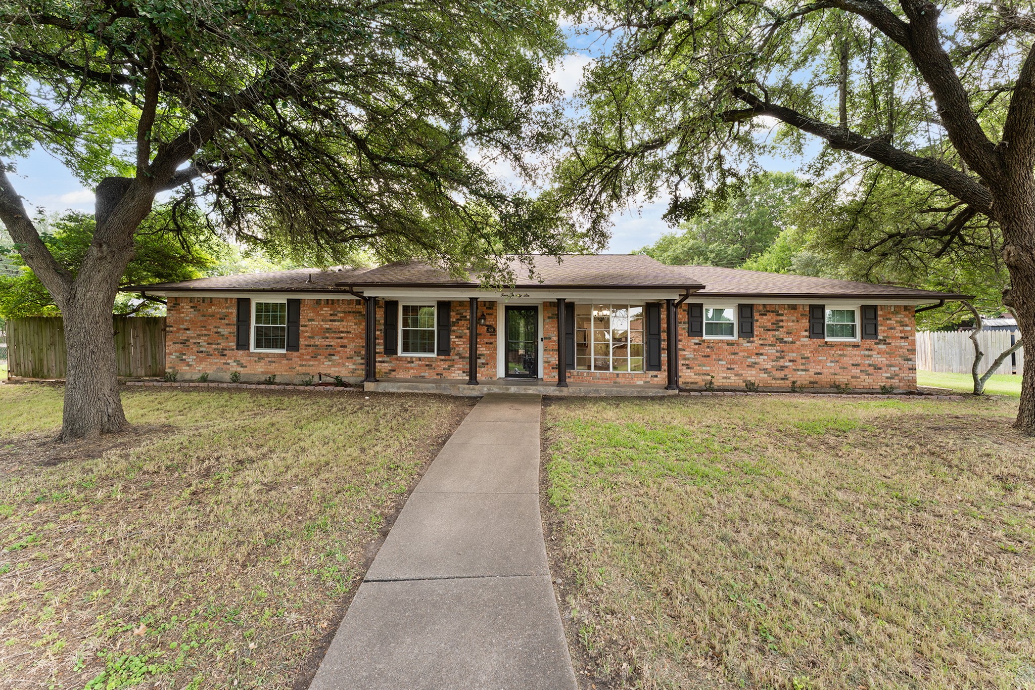 426 Brook Hollow Circle Desoto TX 75115