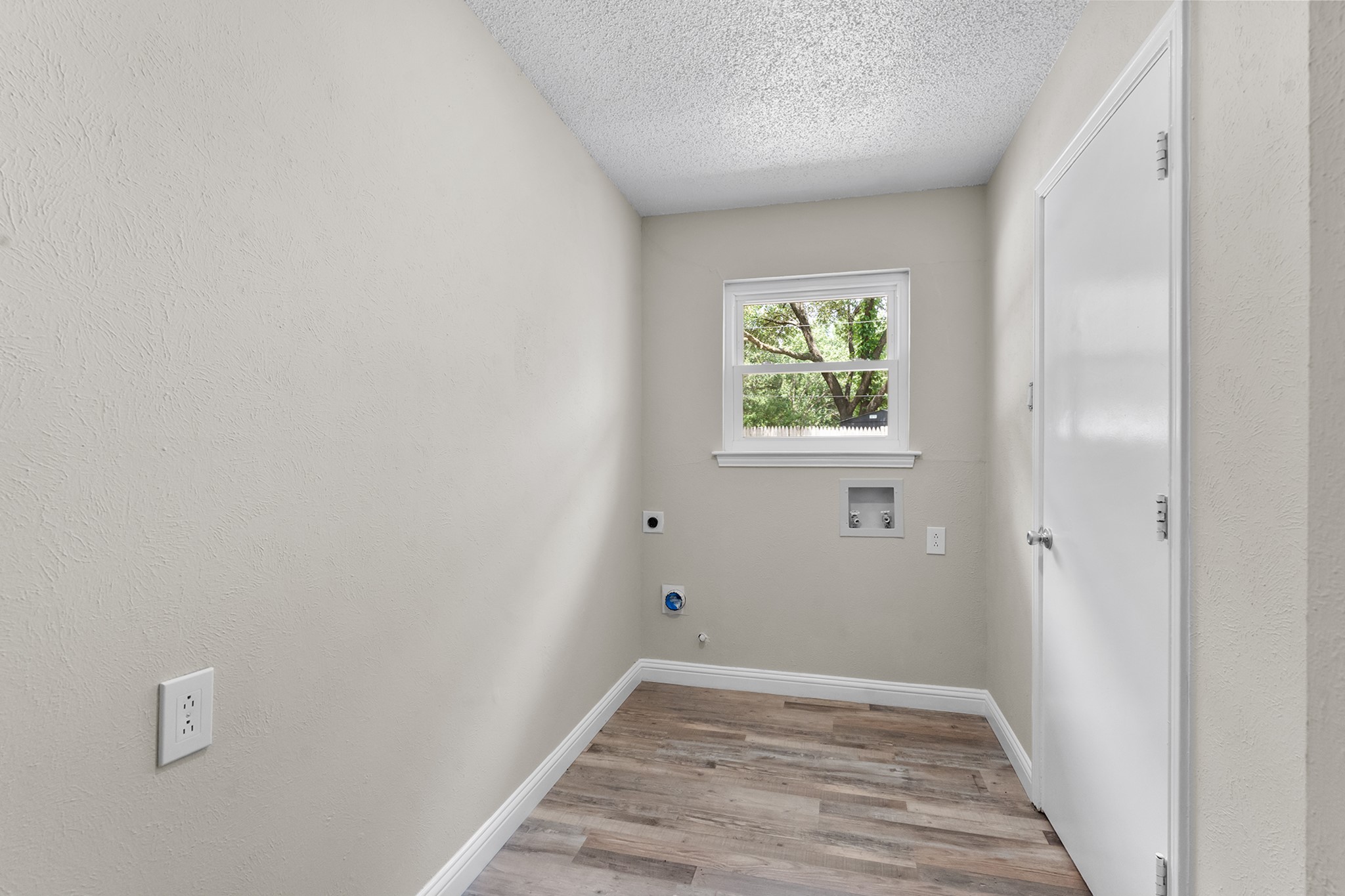 426 Brook Hollow Circle Desoto TX 75115