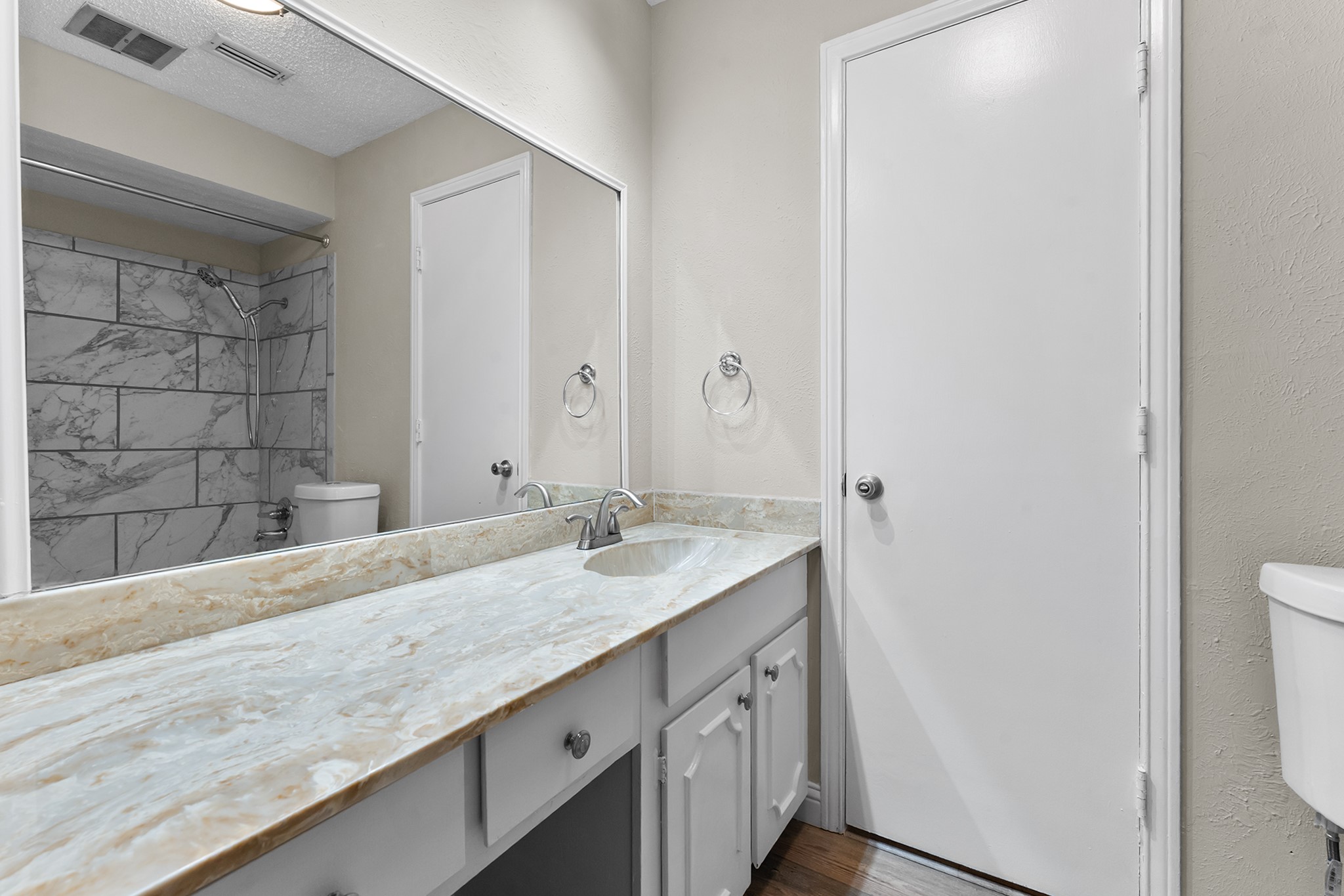 426 Brook Hollow Circle Desoto TX 75115