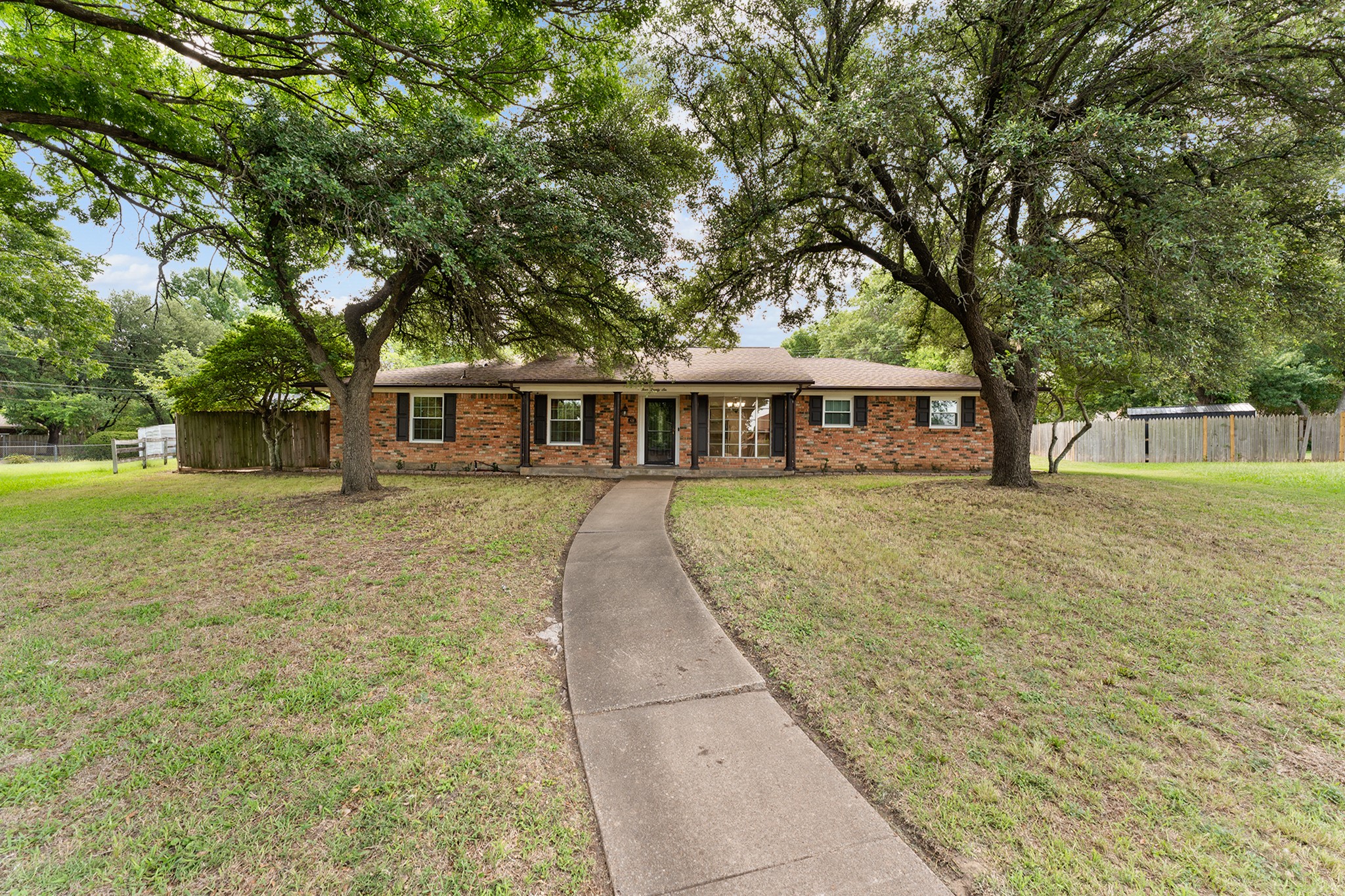 426 Brook Hollow Circle Desoto TX 75115