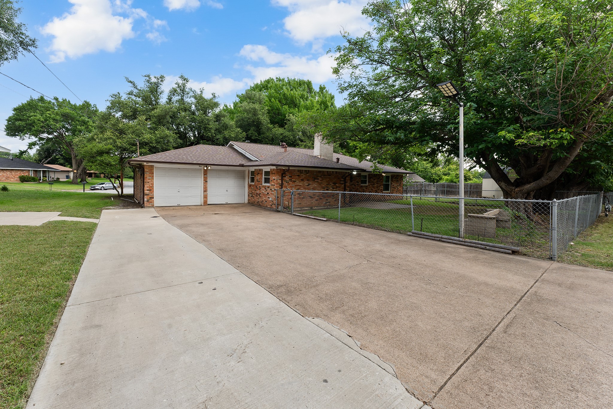 426 Brook Hollow Circle Desoto TX 75115