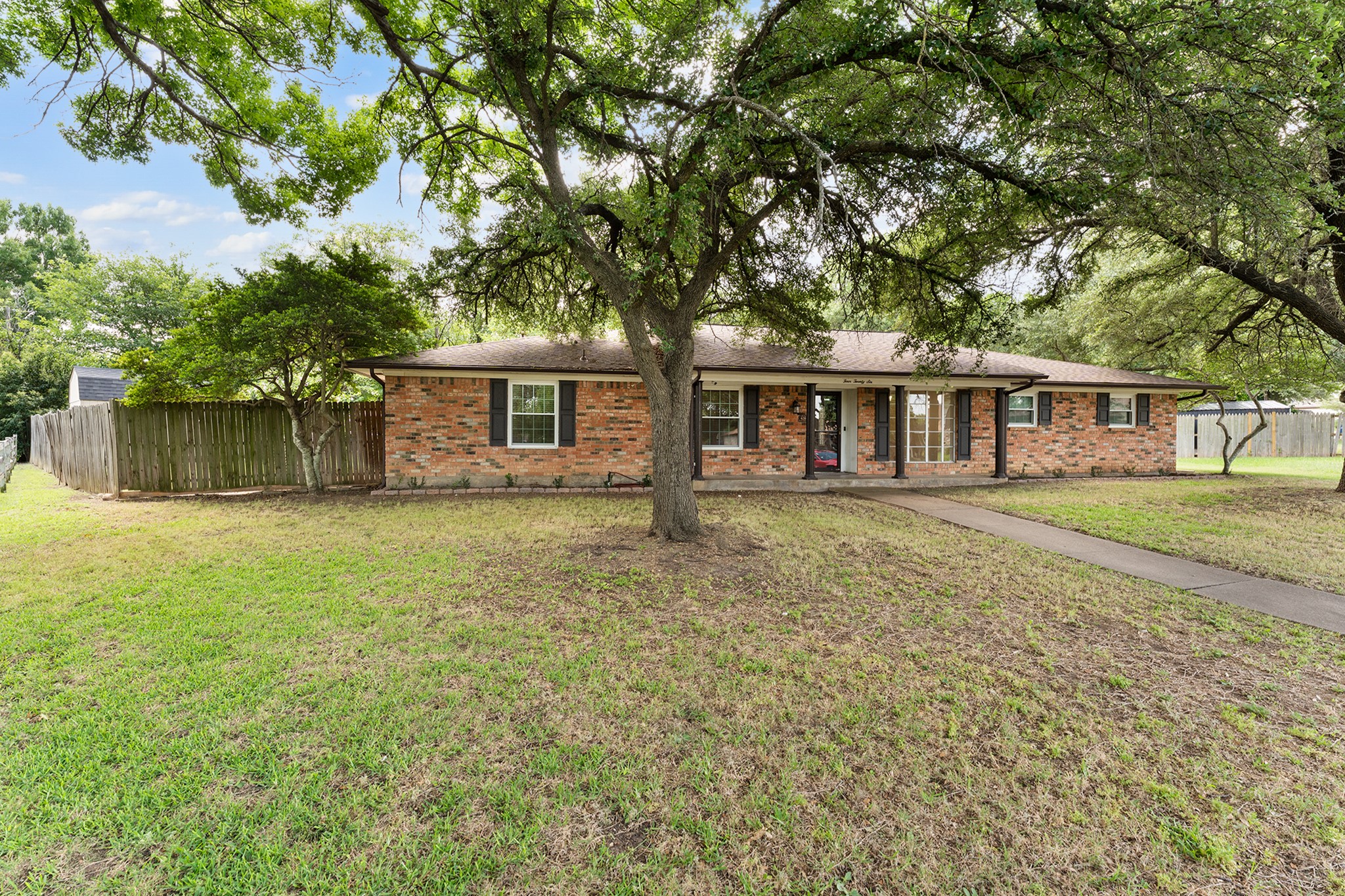 426 Brook Hollow Circle Desoto TX 75115