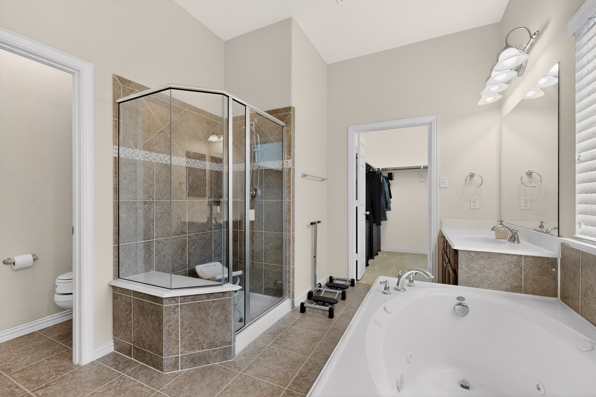 2440 Lismore Lane Irving TX 75063