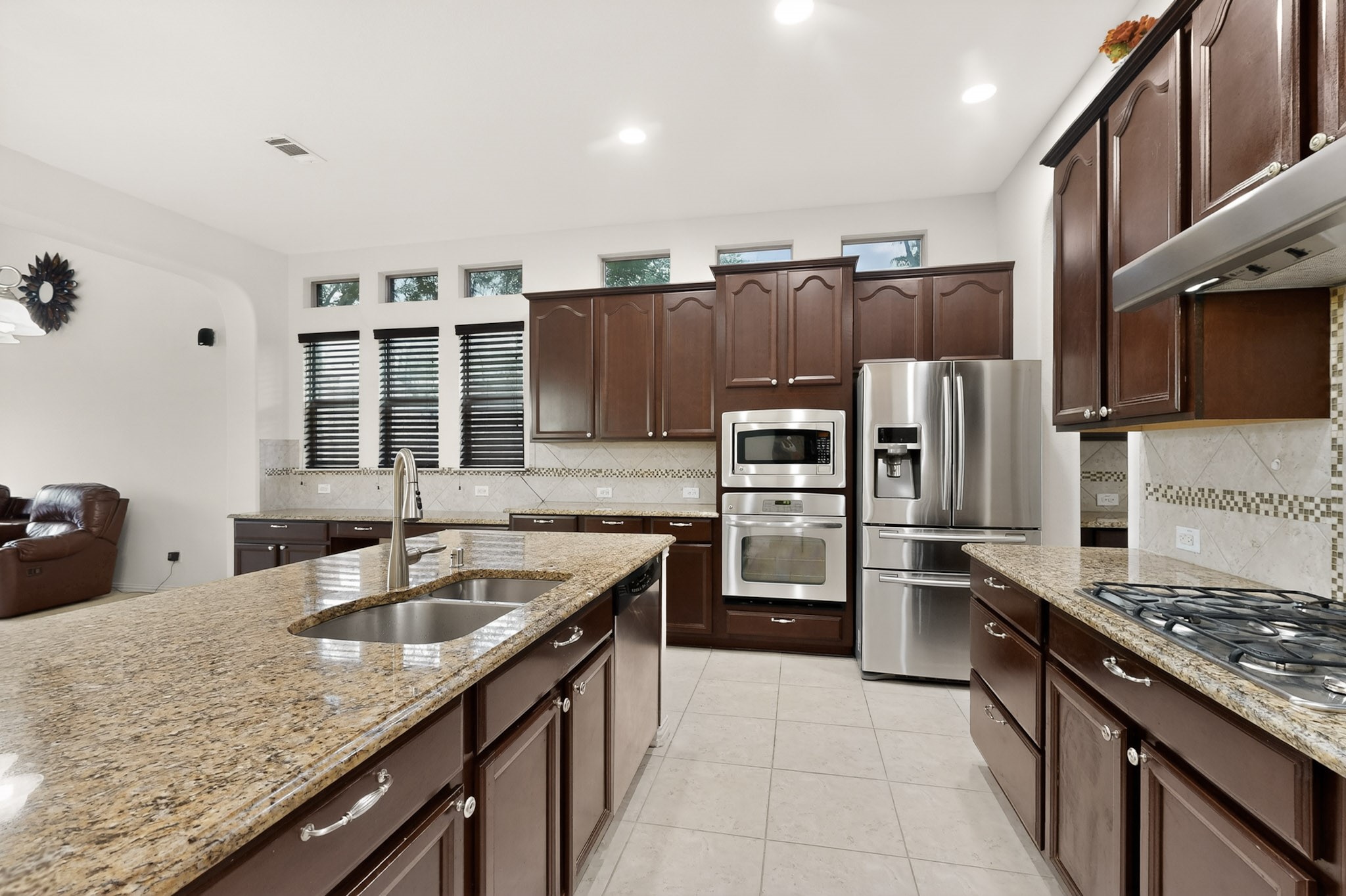 2440 Lismore Lane Irving TX 75063