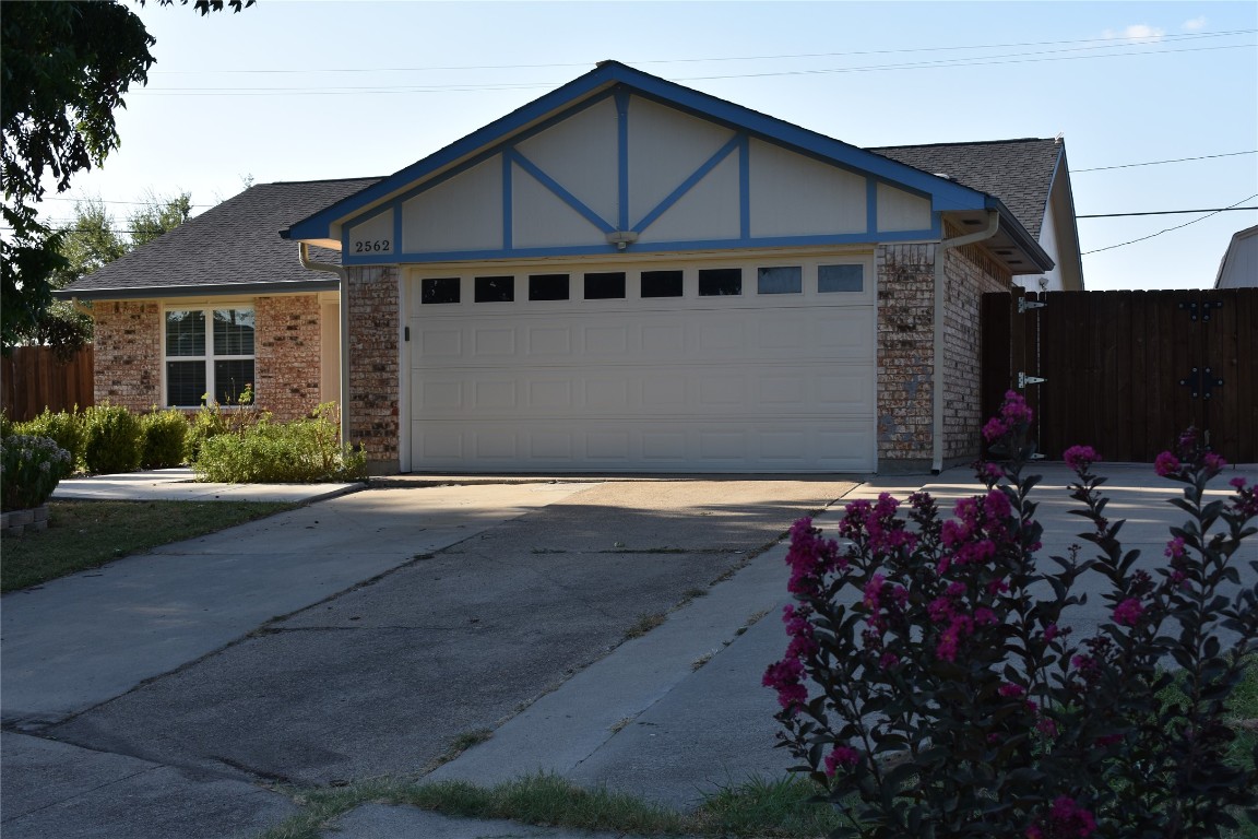 2562 Seven Hills Drive Grand Prairie TX 75052