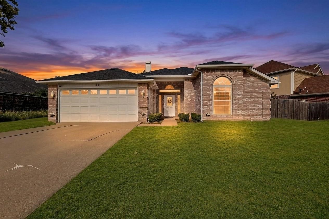 211 Ember Glen Drive Arlington TX 76018