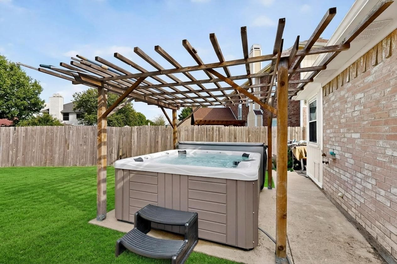 211 Ember Glen Drive Arlington TX 76018