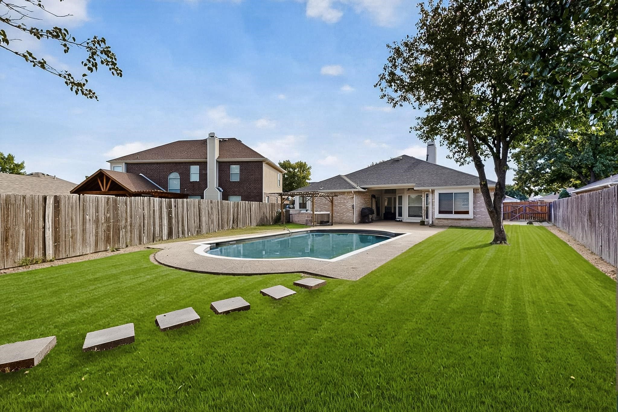 211 Ember Glen Drive Arlington TX 76018